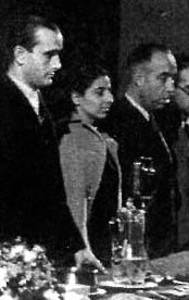 Irene Lewy con Vicente Uribe en una reunión del Partido Comunista de España